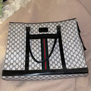 Document bag (Vintage piece). Very good condition for a vintage bag.